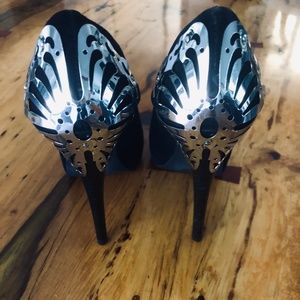 CARLOS SANTANA 7 1/2 A black suede pumps (High Heels) Perfect heels